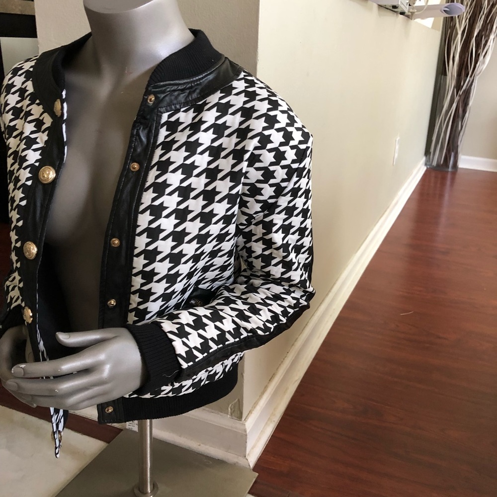 Beautiful jacket - Picture 3 of 3